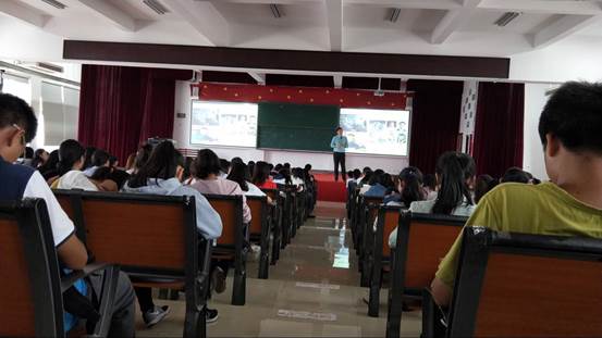 说明: E:\00研一\挂网事宜\普通文章发布\地环公司在国庆、中秋佳节来临之际开展家国情怀教育\开讲现场 (2).png